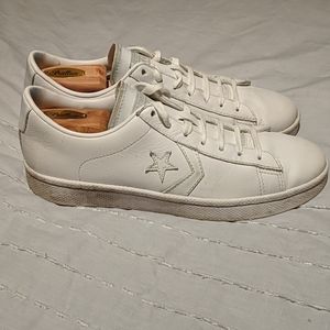 Converse white size 9